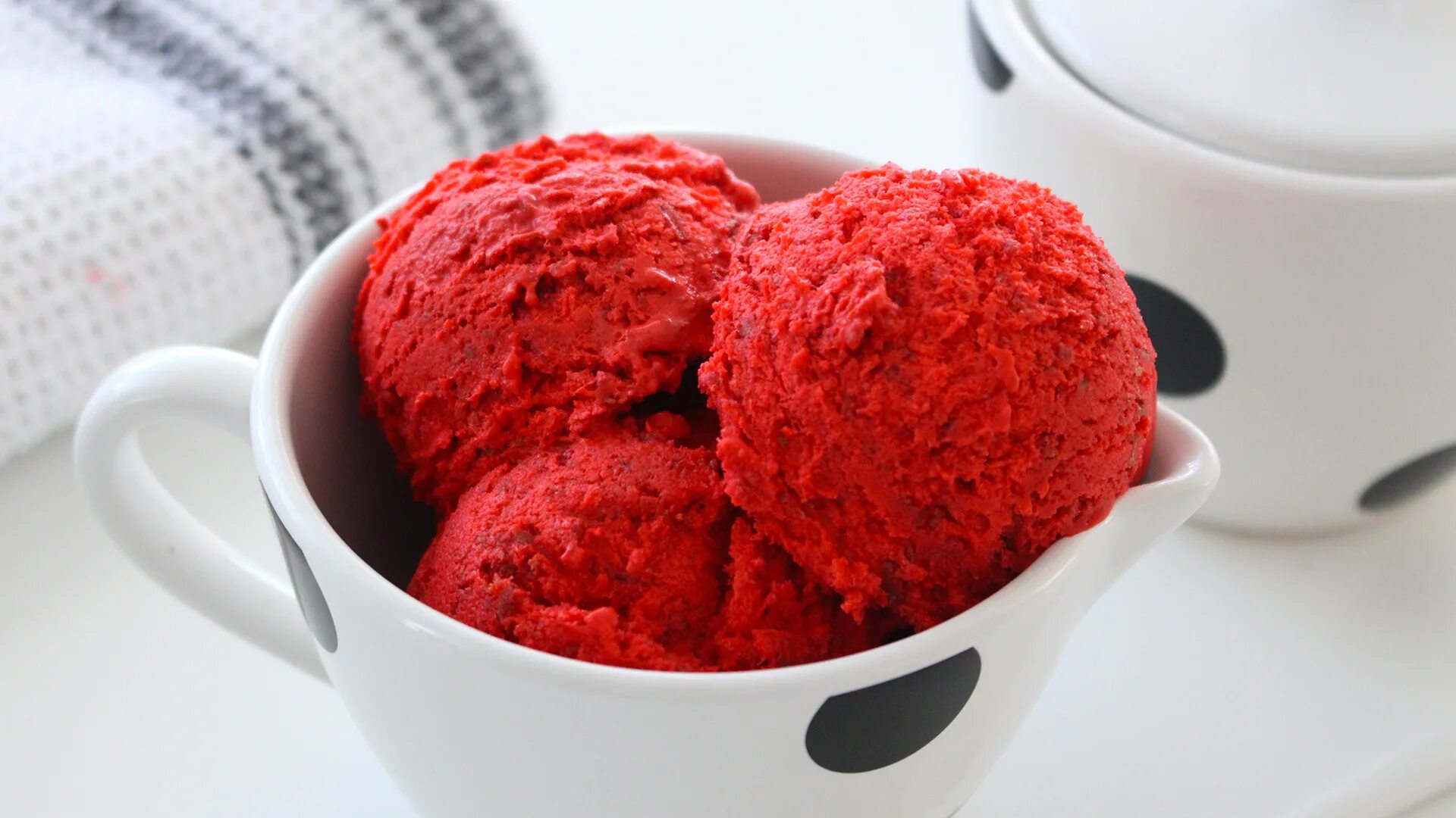 Мороженое красный бархат