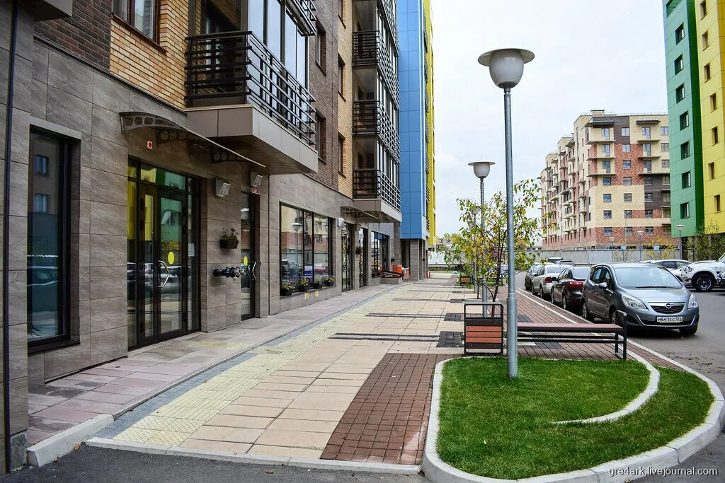 Южный берег улица. Южный берег красноярск бульвар экзюпери. См сити южный берег. Южный берег красноярск бульвар экзюпери. Микрорайон южный берег красноярск.