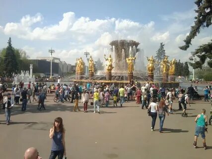 Люди на вднх