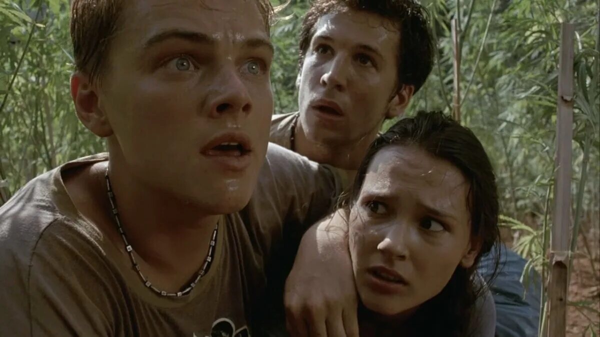 дикаприо пляж с леонардо ди каприо фильм. The beach фильм с ди каприо. пляж 2000 года. леонардо ди каприо пляж 2000. леонардо дикаприо на пляже.