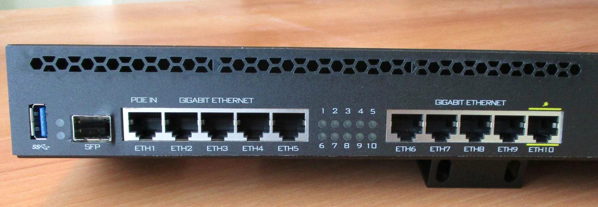 Маршрутизатор rb3011uias rm. Микротик rb3011uias-rm. mikrotik routerboard rb3011uias-rm. rb3011uias-rm poe.