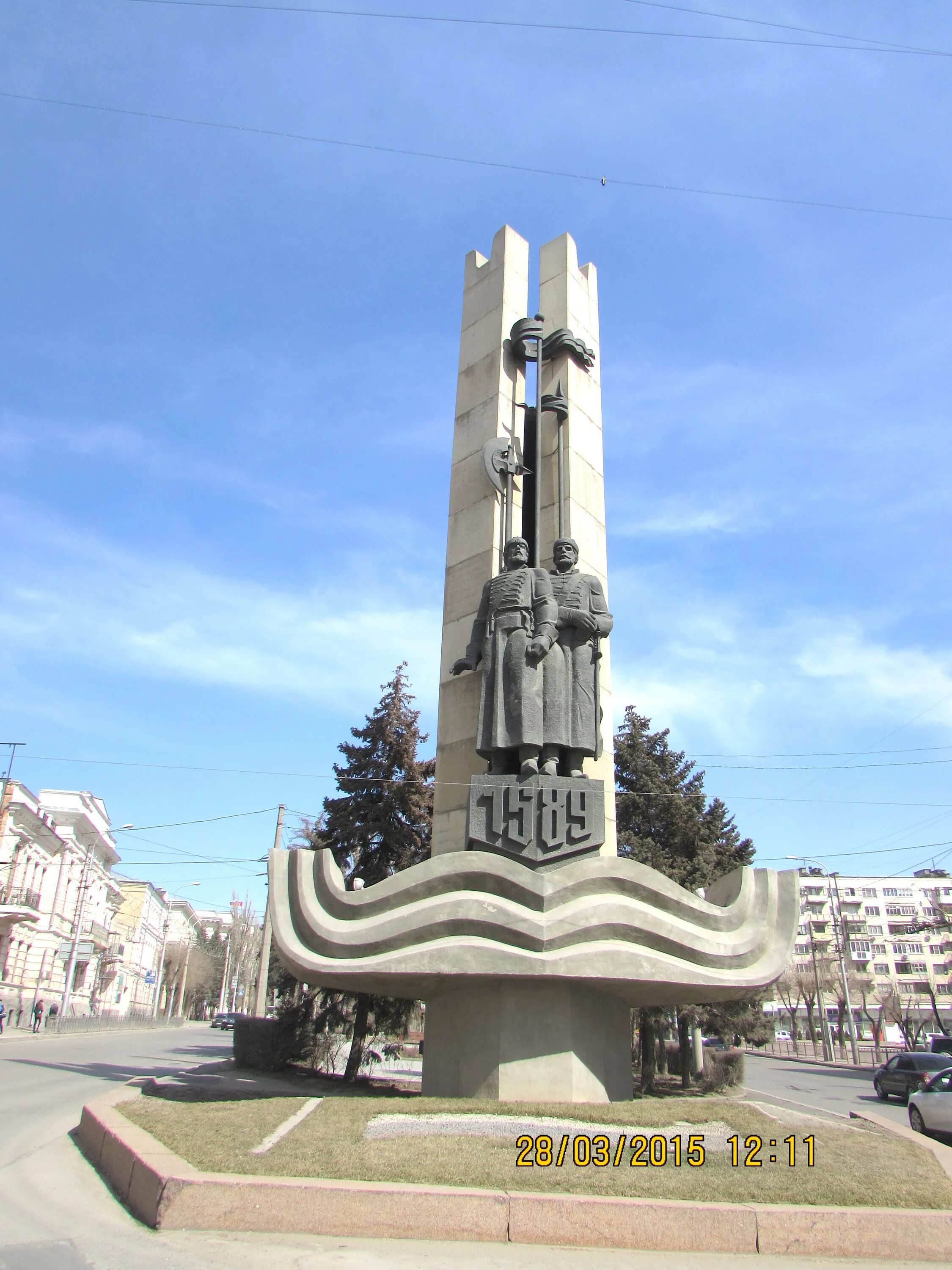 Памятники царицына. Памятник основателям Царицына-Волгограда. Памятник стрельцам в Волгограде. Памятник отцам основателям Волгоград. Памятник 1589 в Волгограде.