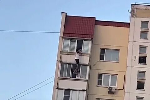 Сбросились с балкона