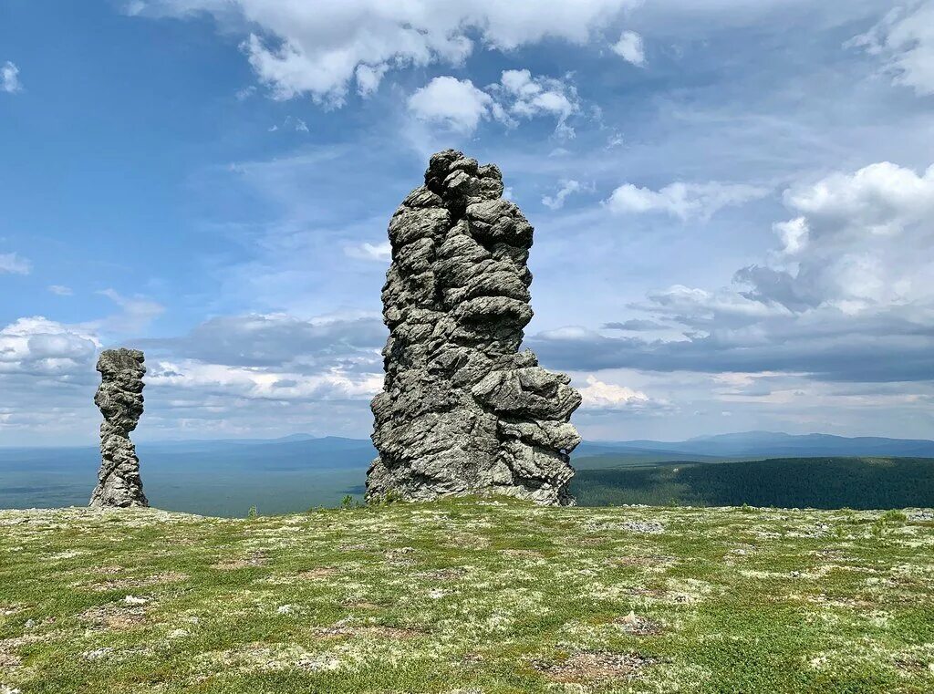 Пупы нер. Мань-Пупу-нёр столбы выветривания. Папунер Маньпупунер. Плато Мань-Пупу-нёр. Маньпупунёр, малая гора идолов.