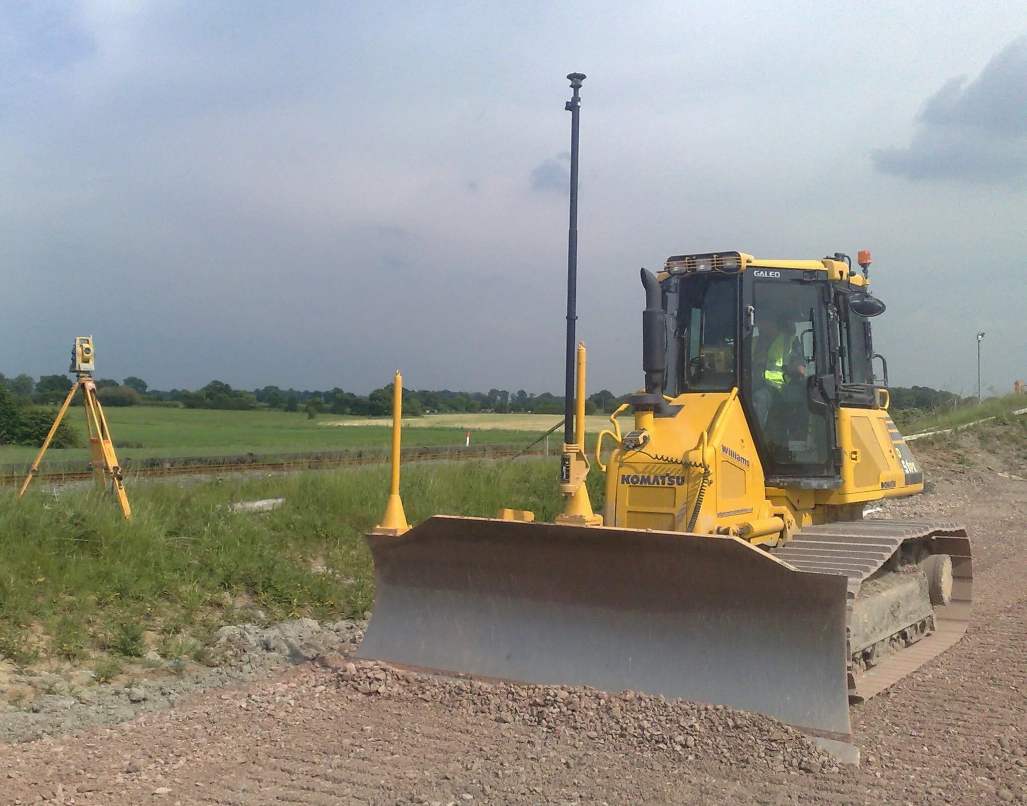 Системы 3d нивелирования leica. Система нивелирования для автогрейдера leica. Система 3в нивелирования. Системы 3d нивелирования leica. Грейдер с 3d нивелированием.