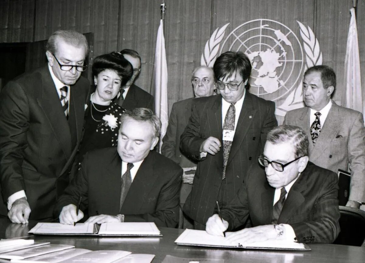 Международное признание казахстана. Назарбаев 1992. Генсек ООН 1945. ООН В Казахстане. ООН 1992 год.