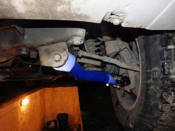 Suzuki grand vitara 2004 подвеска. Ходовка сузуки эскудо. Лифт подвески сузуки эскудо квадрат. Рычаг подвески сузуки гранд витара. Рычаг suzuki escudo со сменной шаровой.