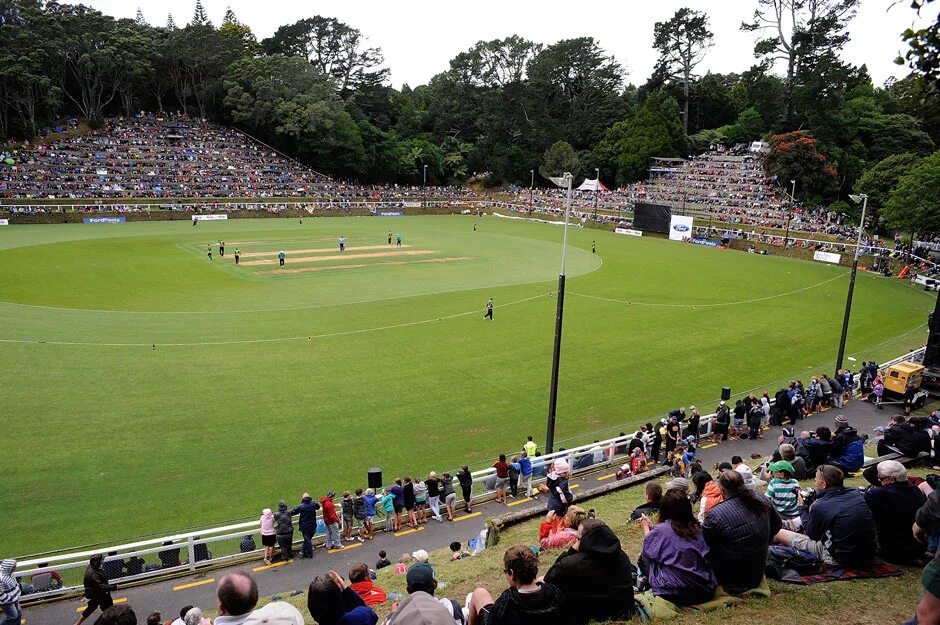 Он зе граунд. Гренада стадион крикет. Уличный крикет Бразилии. National Cricket Stadium (Grenada). Cricket ground.