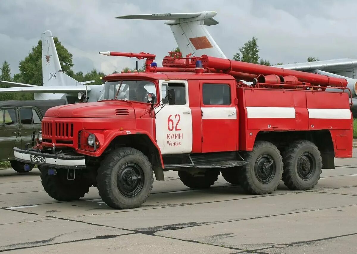 Пожарный автомобиль оборудованный. ЗИЛ 131 АЦ 40. ЗИЛ 131 пожарный АЦ 40. ЗИЛ 131 пожарный. ЗИЛ-131 пожарная автоцистерна.