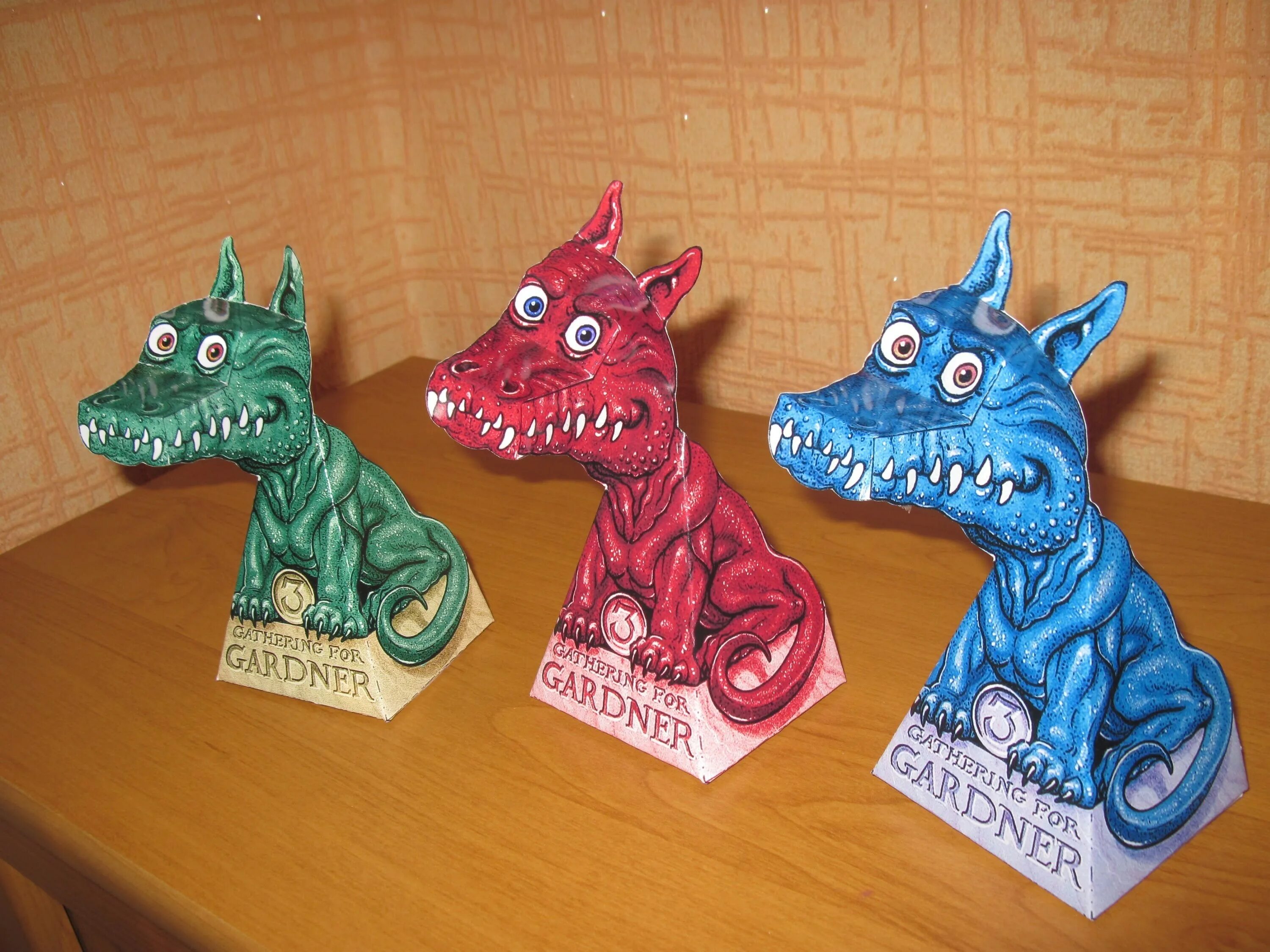 Бумажный дракон с оптической иллюзией слежения. Оптическая иллюзия дракон. Пейперкрафт дракон. Как сделать 3д дракона из бумаги. Паперкрафт low poly дракон.