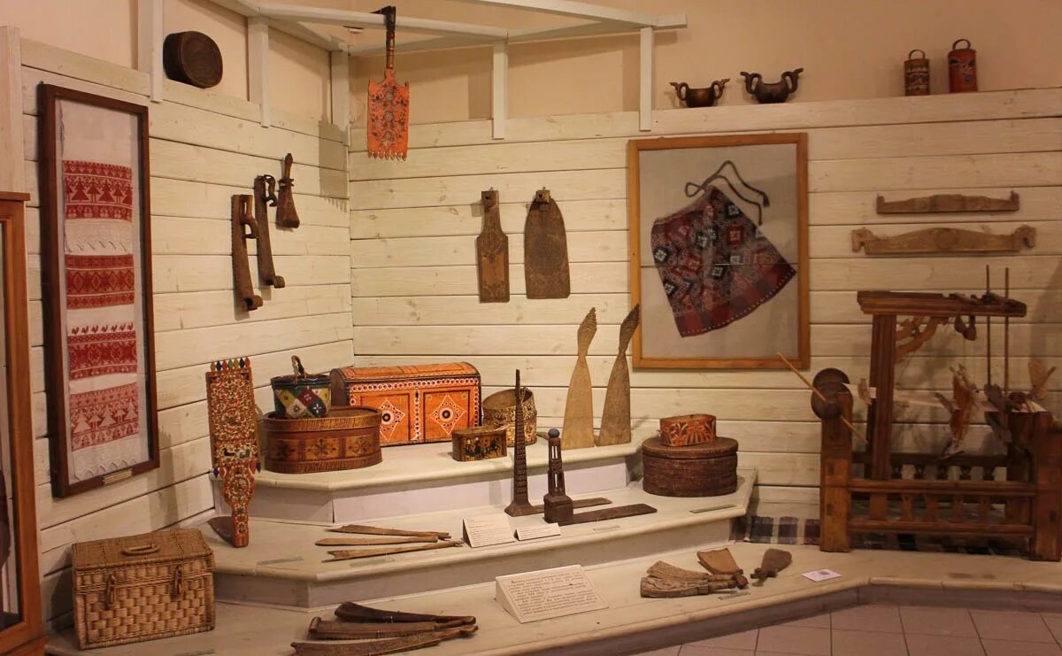 Краеведческий музей видео. Красновишерский районный краеведческий музей, красновишерск. Красновишерский районный краеведческий музей. Сеймчанский краеведческий музей, п. Камышин краеведческий краеведческий музей.