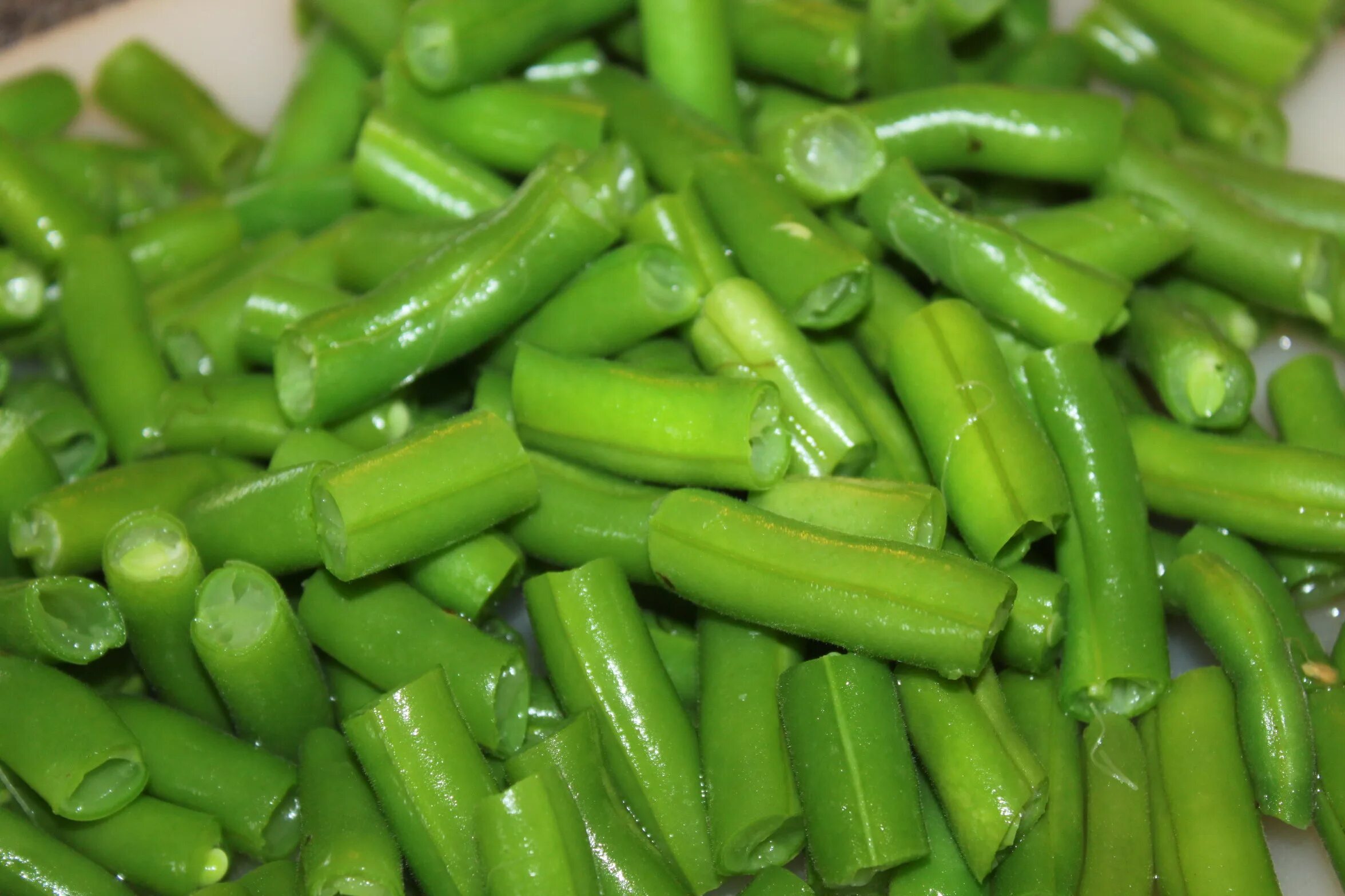 Сколько калорий в стручковой фасоли. Стручковая фасоль калории. 100 Грамм зеленой фасоли. 100 Грамм стручковой фасоли. Cut Green Beans.