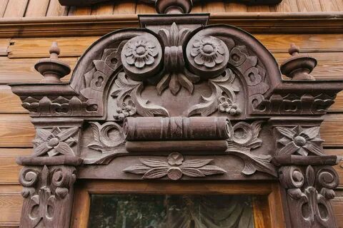 Деревянные дома украшенные резьбой