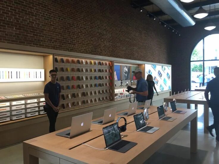 Магазин техники apple store. Apple Store Interior. Дизайн магазина Apple. Интерьер магазина эпл. Мазин Apple.