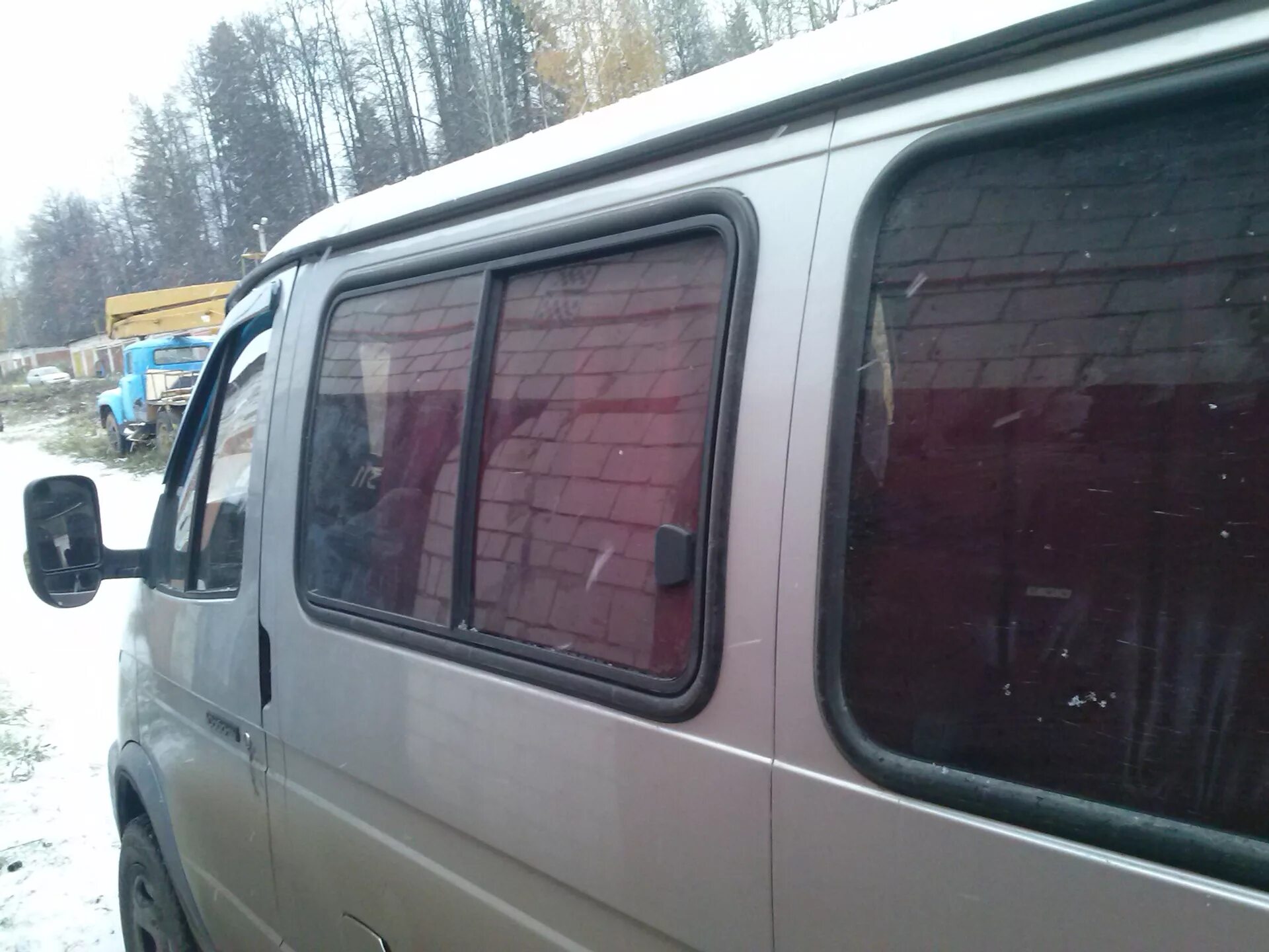 Стекло боковое сдвижное газель 3302. Сдвижная форточка газель 3302. Вклеенные стекла на газель 3221. Соболь с распашной боковой дверью. Стекло соболь.