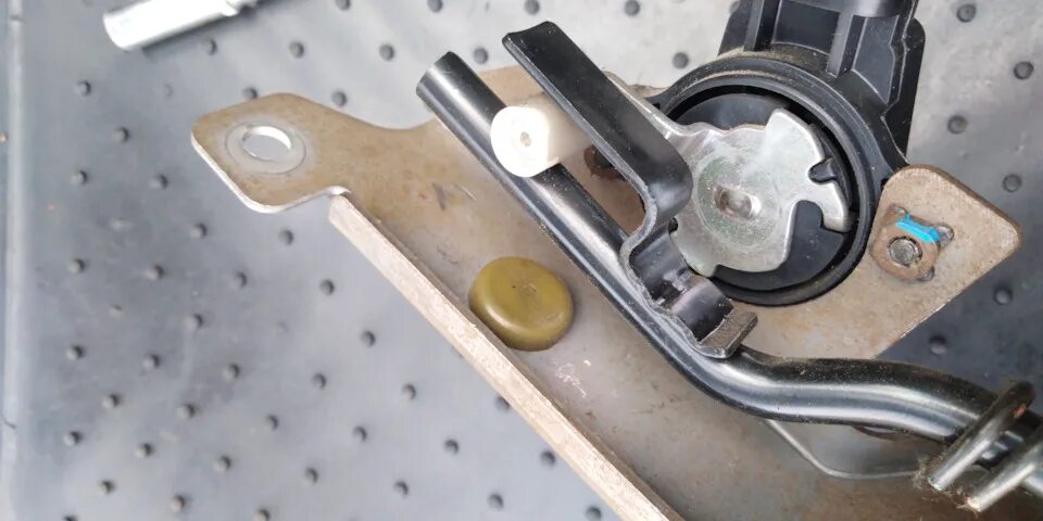 Датчик педали ниссан альмера классик. Ниссан альмера 2007 заглушка педали газа. резинка педали газа ниссан альмера классик. nissan almera classic упор педали газа. акселератор педали газа ниссан альмера классик b10.