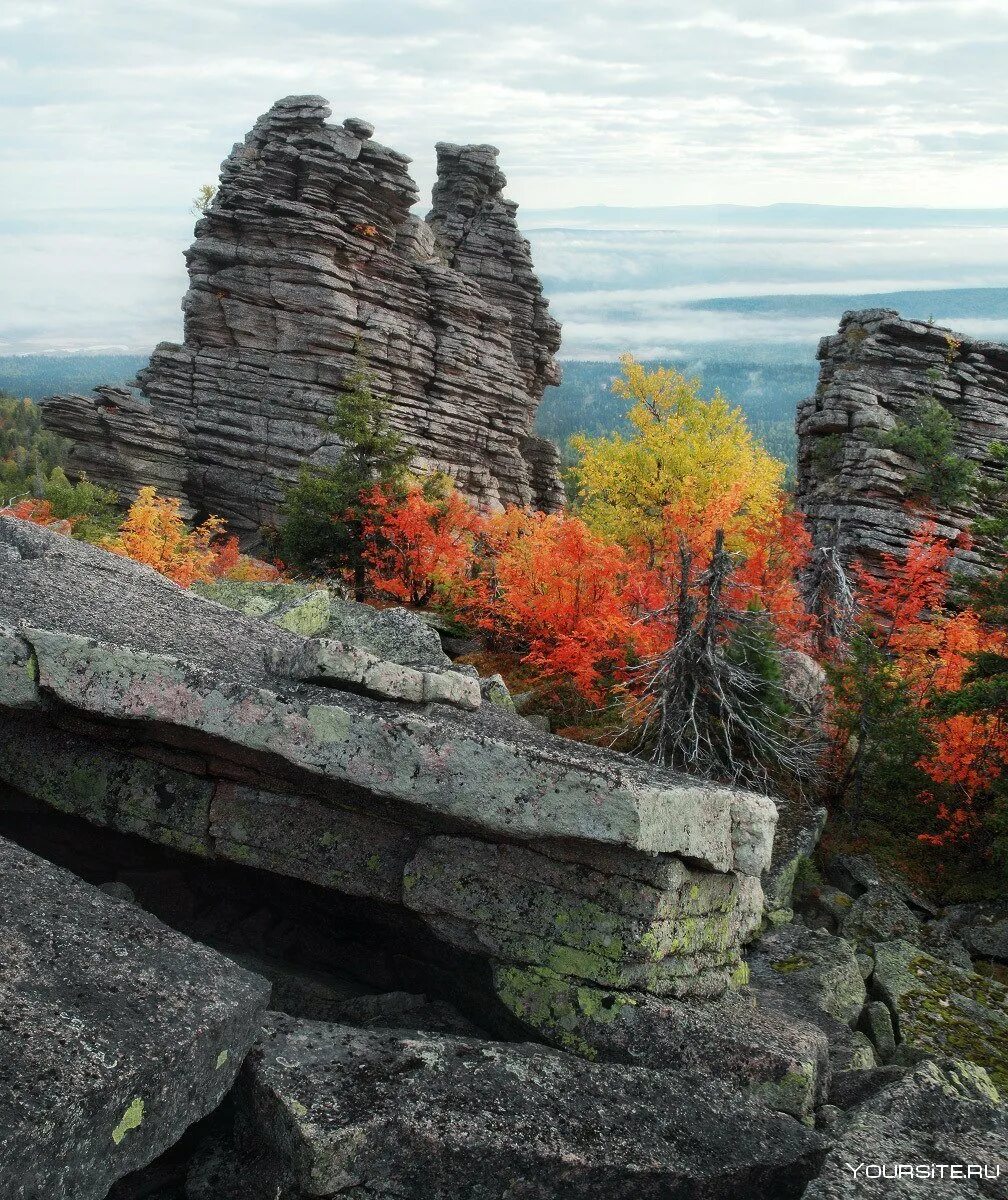 Каменный город Пермский край. Каменные останцы Пермь. Каменный город Пермский край осенью. Пермский край гора каменный город. Самый 1 город урала