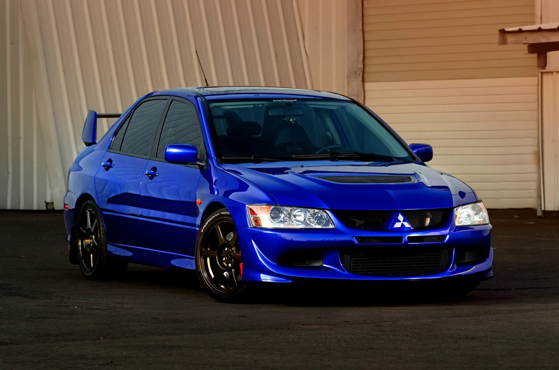 Mitsubishi evo 8. Лансер 9 Эволюшн. Митсубиси Лансер 8. Лансер Эволюшн 8. Mitsubishi Lancer 9 Evolution синий.