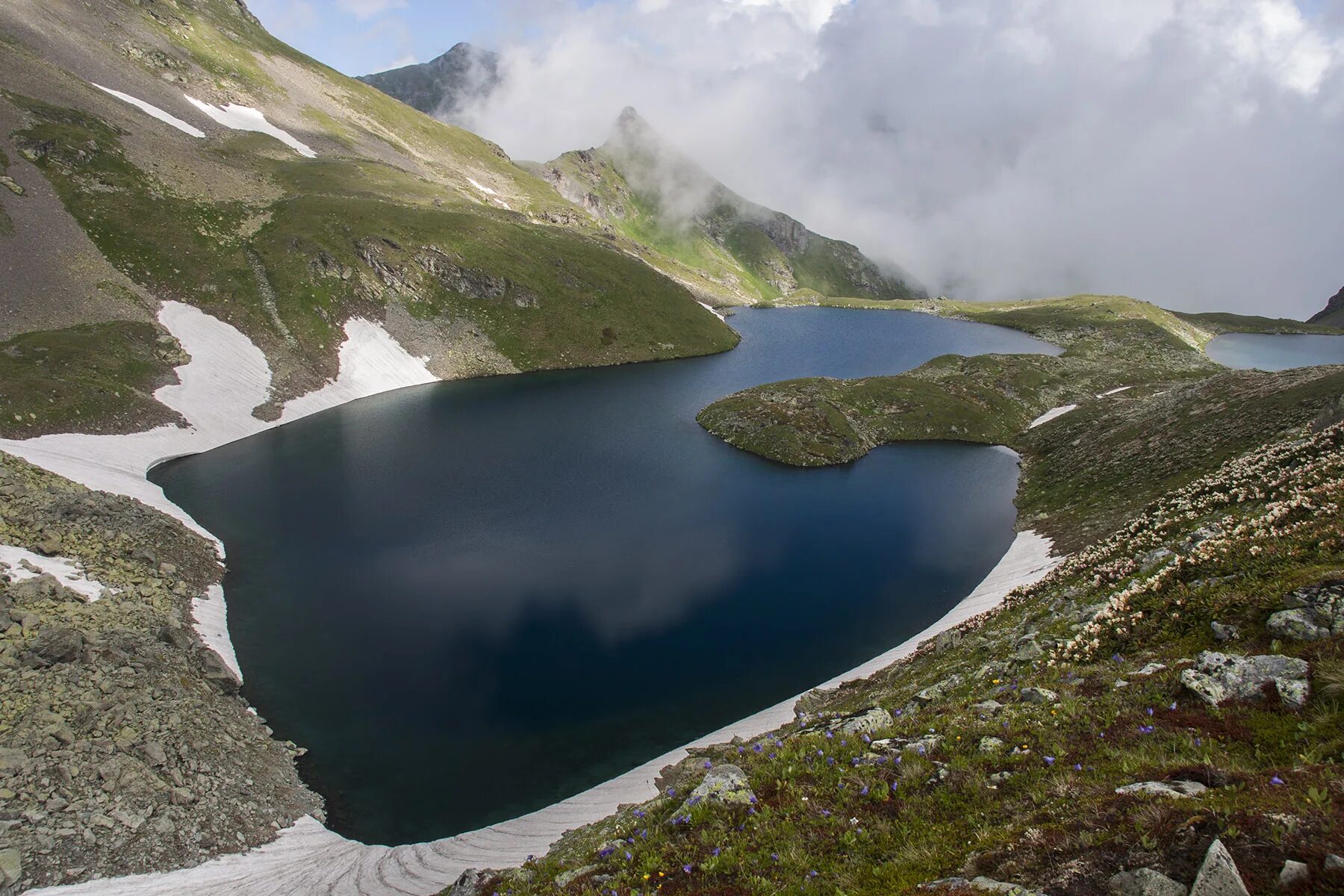 13 lakes. Загедан озера. Гора Загедан. Загеданские озера маршрут. Урочище Имеретинка.