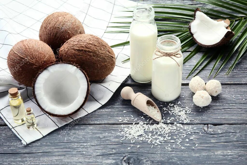 Продукция кокосов. Кокосовое масло. Органическое кокосовое молоко foco. Зеленый кокос. Кокосовые сливки.