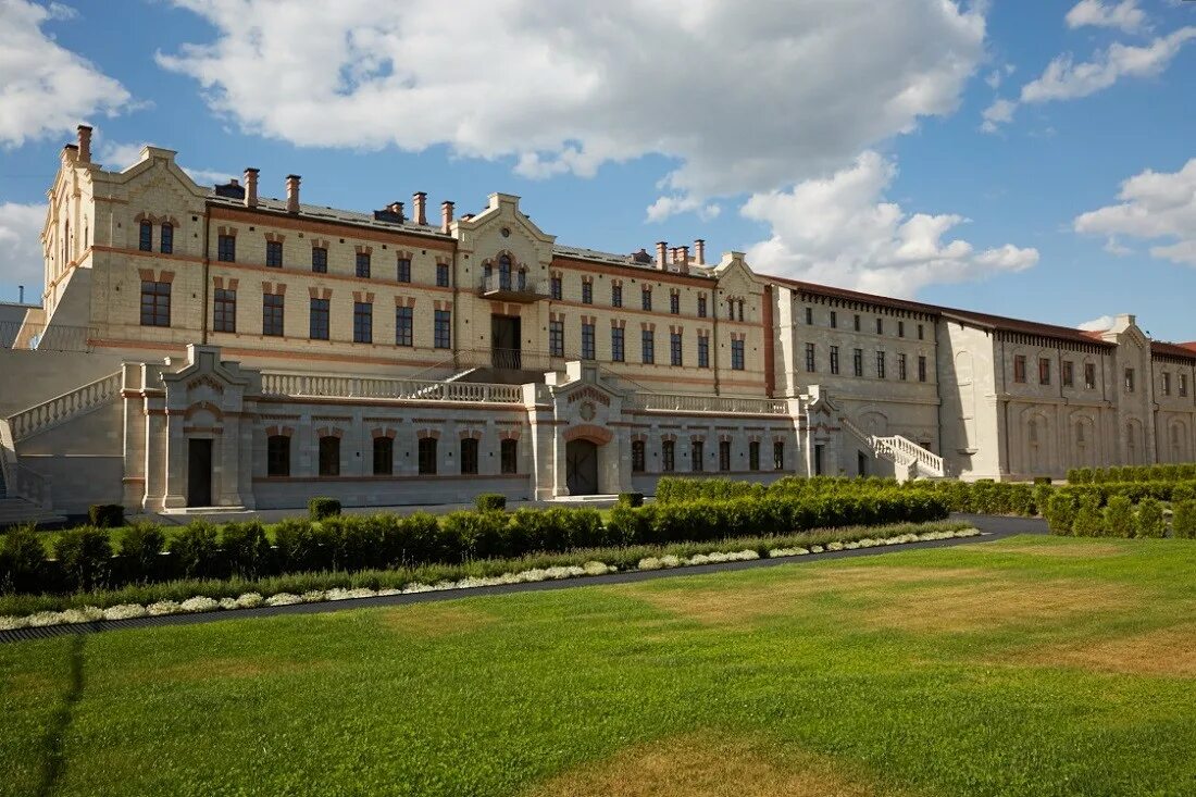 Первого в молдове. Moldova-замок Мими. Castel Mimi Молдова. Бульбоака замок Мими. Винодельня в Молдове замок Мими.