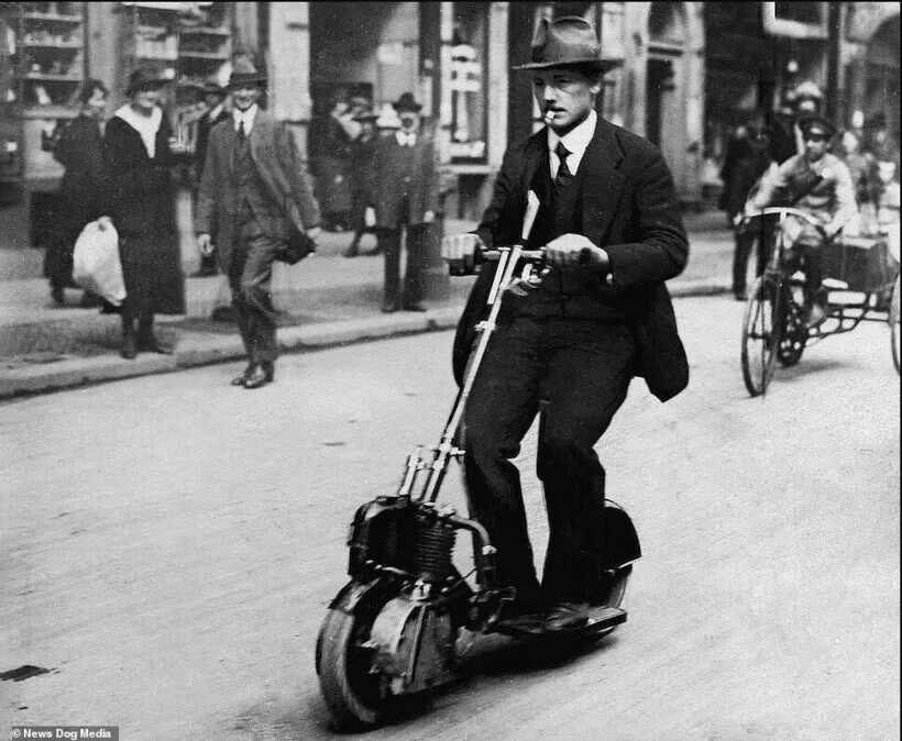 Электросамокаты 1905 года. Электросамокаты 1905 года. Старинный самокат. Первые самокаты в москве. Электросамокат is1.
