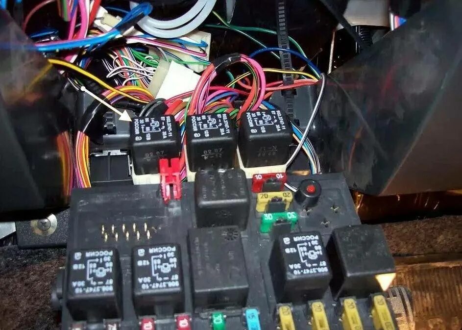 Реле блок стартера ваз 2112. Реле инжектора ваз 2110. Ваз 2110 реле бензонасоса вентилятора. Реле инжектора ваз 2110. Реле стартера в блоке предохранителей ваз 2110.