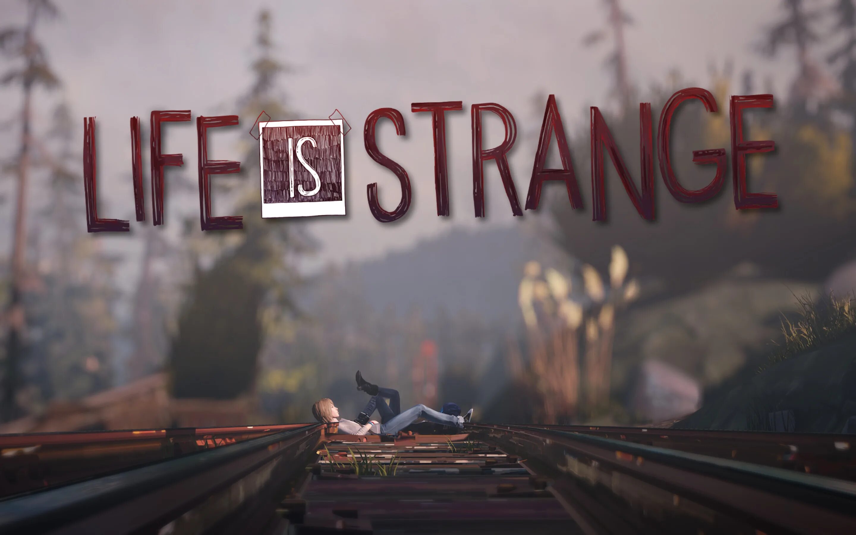 Life la is. Life is Strange 1 Макс коулфилд. Life is Strange рельсы. Life is Strange обои. Life is Strange обои на ПК.