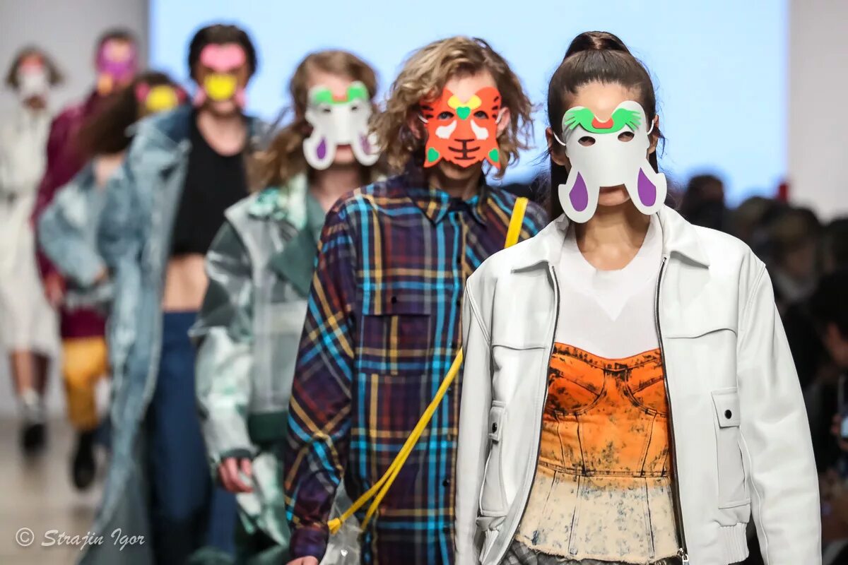 Red september о бренде. Red september дизайнер. Red september сайт одежда. Показ red september. Red september сайт одежда.