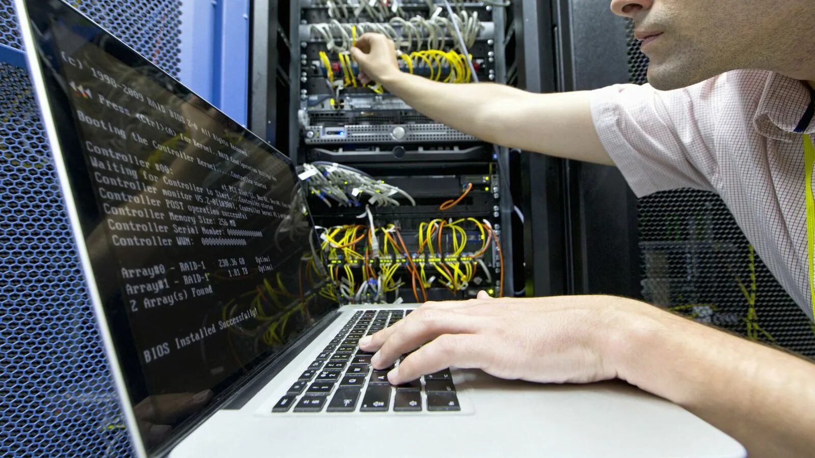 Работа специалист по защите информации. It специалист. техник по информационным системам. it инженер. программист в компьютерных системах.