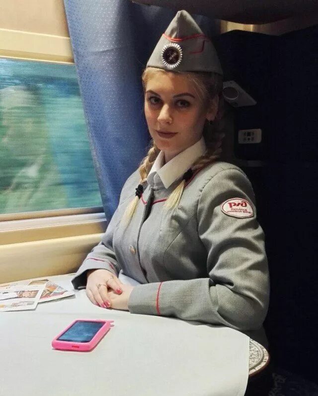 Проводник ржд. Работница ржд кот. Красивые проводницы. Работница ржд кот. Васильева анна ржд.