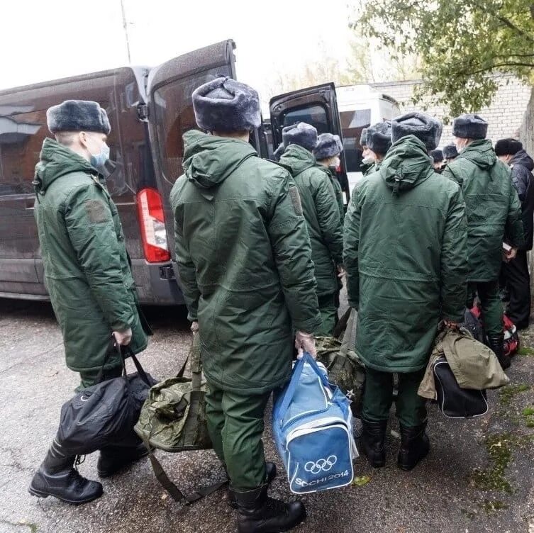 Забирают сейчас по мобилизации. Военный. Мобилизация 2022. Мобилизация в москве. Всеобщая мобилизация.