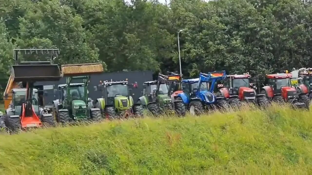 Забастовки в европе сейчас. Почему бастуют фермеры в европе. Почему бастуют фермеры в европе. Волнение фермеров в голландии. Польша забастовка фермеров.