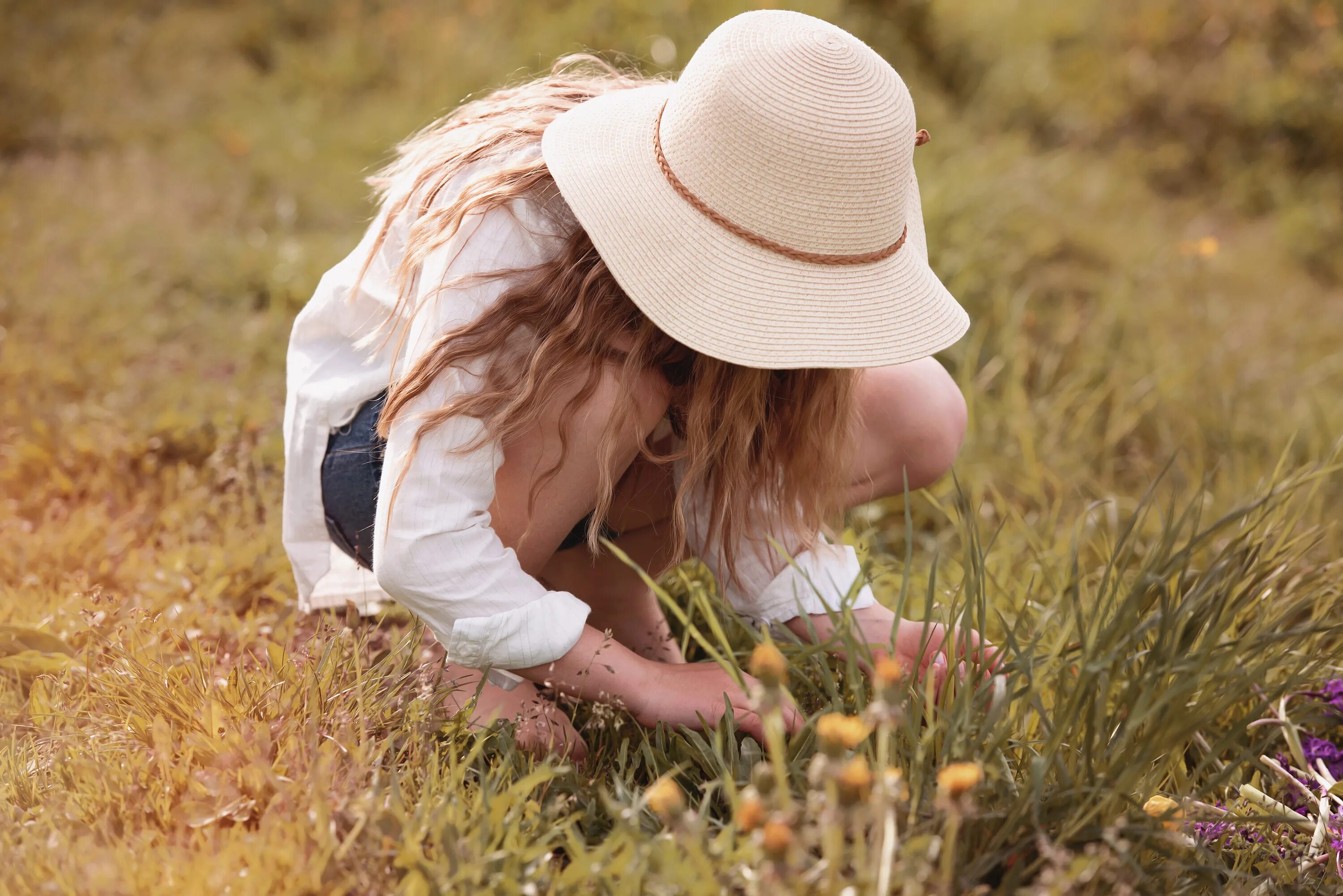 Natural person. Человек и природа. Человек и природа картинки. Фотосессия в шляпе на природе. Фото природа люди.