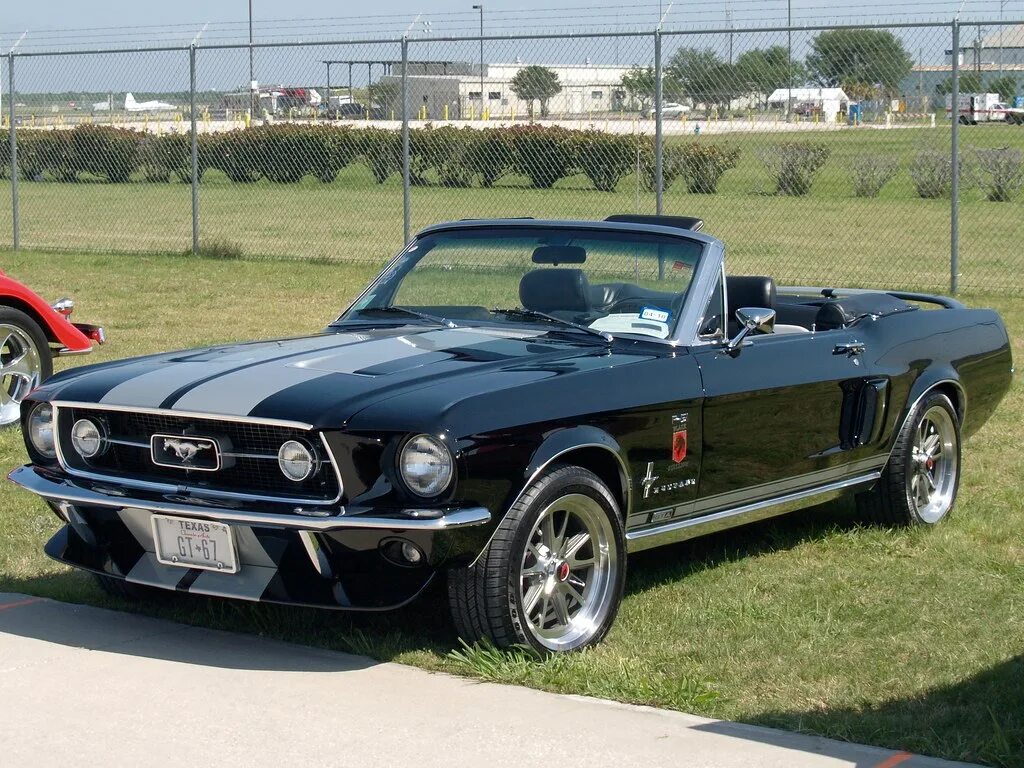 Красный ретро автомобиль. Кадиллак эльдорадо 1958. Стар 44. Форд мустанг shelby 1965. Форд мустанг 67 кабриолет.