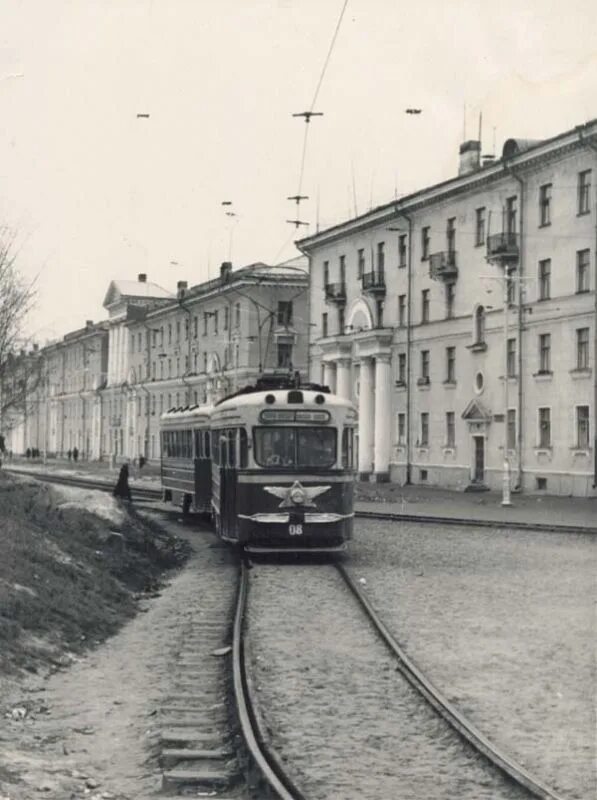 Трамвай старые маршруты. Трамвай Череповец. Первый трамвай в старой Руссе. Старый трамвай. Череповецкий трамвай.
