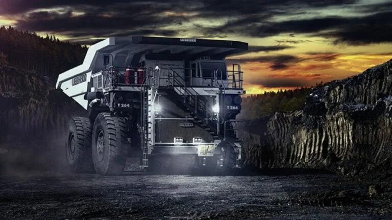 В наличии карьерный самосвал KOMATSU HD785-7, купить новый самосвал для горной д
