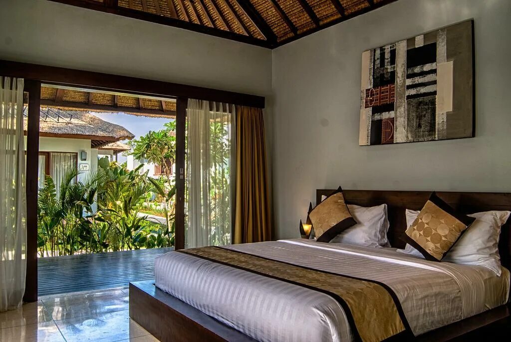 Living asia. Индонезия интерьер. Азия Индонезия гостиницы. Living Asia Resort and Spa. Amber Resort Asia on Mountain.