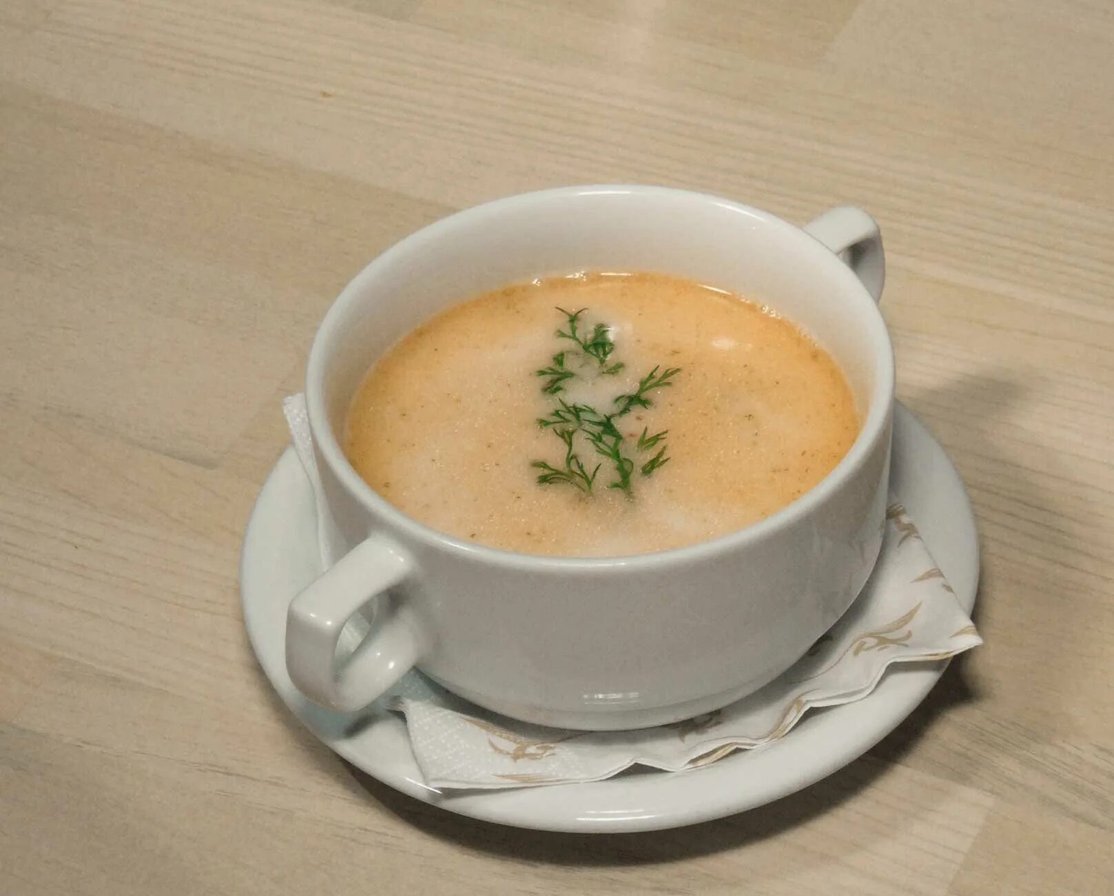 Суп пюре из кур. Суп пюре куриный. суп пюре из курицы. куриный крем суп. суп пюре с курицей.