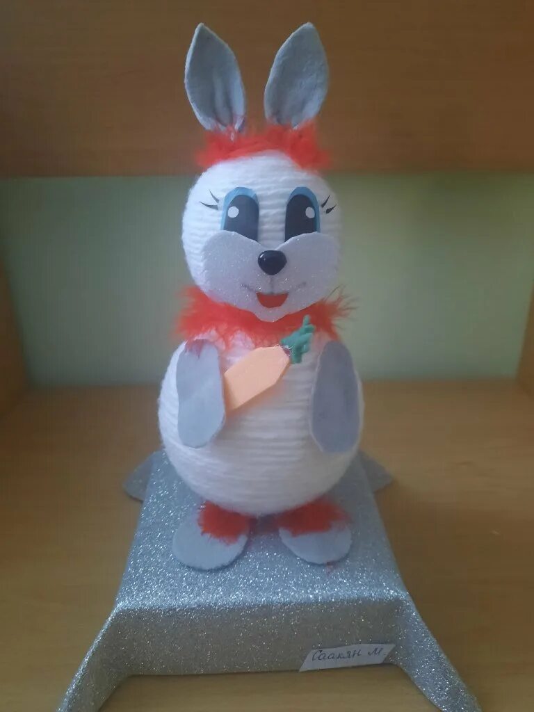 Новогодняя игрушка бычок. Символ года 2023 в школу. Бык из фетра. Бык из фетра. Поделки к новому году 2023.