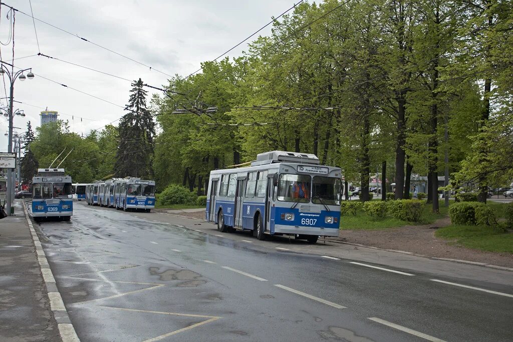 Остановки 36 троллейбуса. ЗИУ 682 Москва ВДНХ. ЗИУ 682 Мосгортранс. ВДНХ Южная троллейбус 73. Троллейбус на ВДНХ.