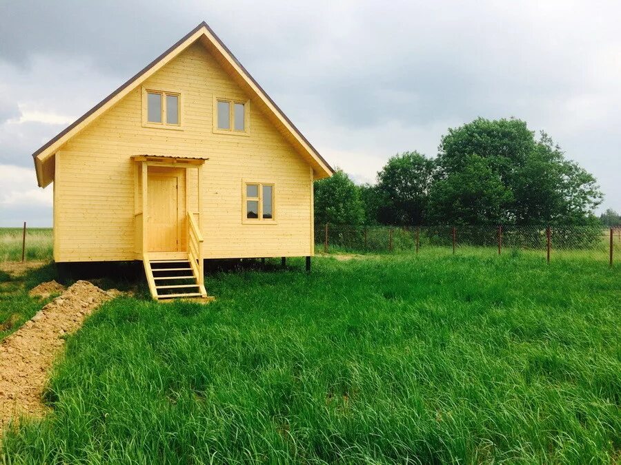 Дом ижс екатеринбург. Земельный участок с домом. Дачный участок. Дачный домик в садоводстве. Дачные домик в садоводсве.