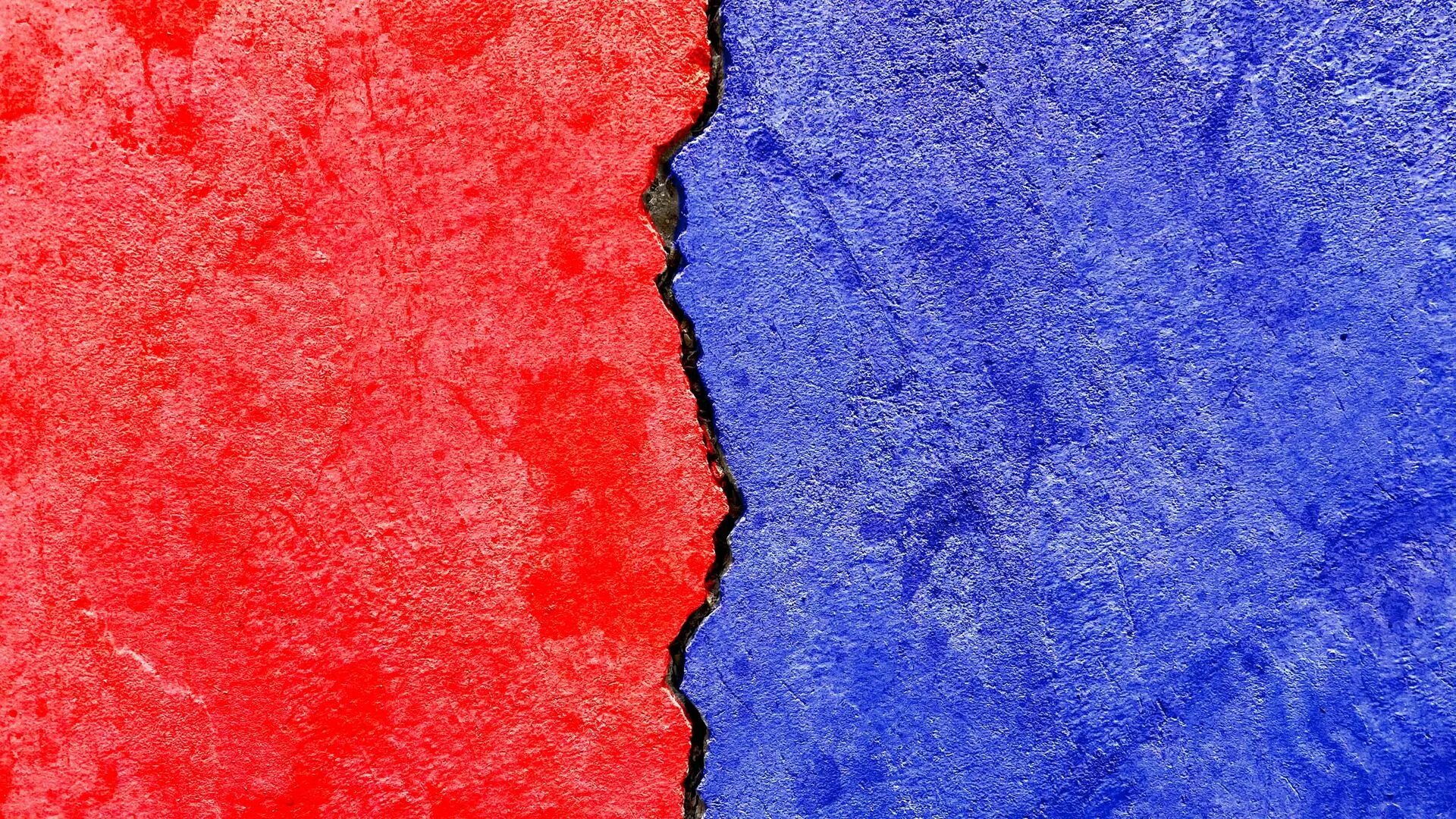 Синие пряди. 1 сторона синяя другая сторона красного. 1 сторона синяя другая сторона красного. Красно синяя абстракция. Сплит хэир.