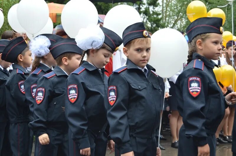 Полицейская форма в школе. Школа полиции форма. Полиция и школьники. Школа полиции для детей. Дети сотрудника полиции в школу