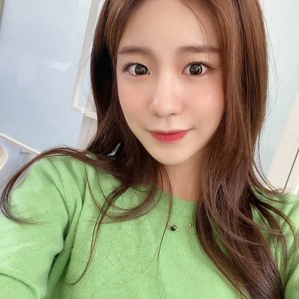 Woo ah. Woo ah woo yeon. минсо woo ah. woo ah kpop.