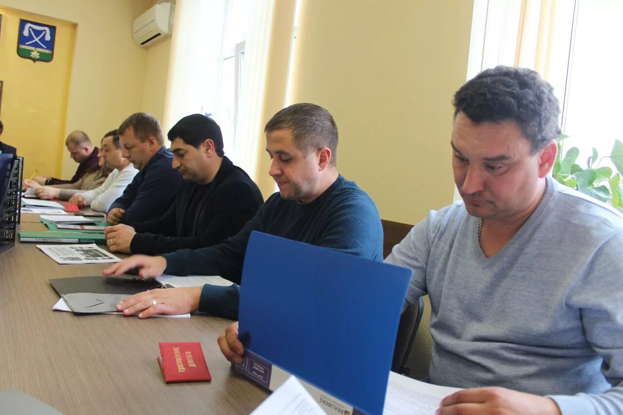 Прокуратура новопокровского района краснодарского края. Администрация новопокровского сельского поселения. Ст. Краснодар новопокровская станица сош 10. Молодые депутаты новопокровского района.