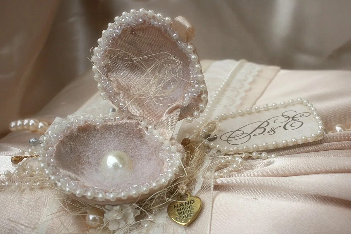 подарок на жемчужную свадьбу. прикольные подарки на жемчужную свадьбу. оригинальная жемчужная свадьба. торт на перламутровую свадьбу. сувениры с жемчугом на жемчужную свадьбу.