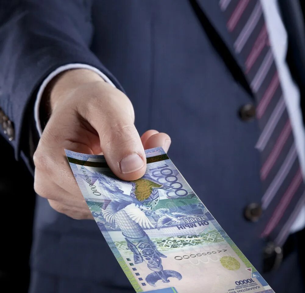 курс тенге. пачки денег фото. 50 000 долларов в тенге. 500 долларов в тенге. 100 тенге в рублях.