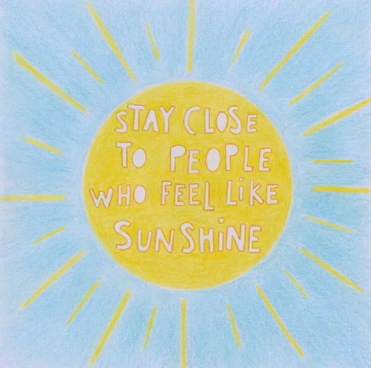 Feels like close. Stay close to people who feel like Sunshine. Stay close to people who feel like Sunshine перевод. Sunshine цитаты. Stay close to people who feel like Sunshine футболка.