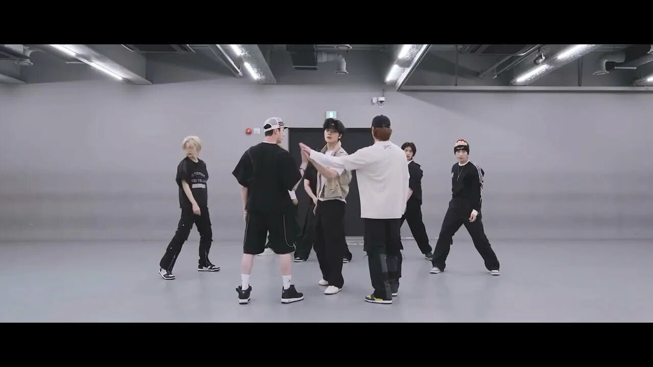 С класс stray kids. Дэнс практика Stray Kids s class. Stray Kids танцы. Stray Kids Dance Practice. Танцевальные практики Stray Kids.